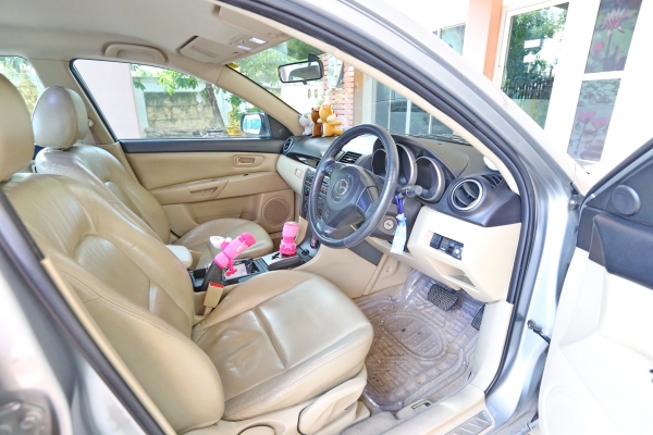 Mazda 3 1.6 AT สีเทา,