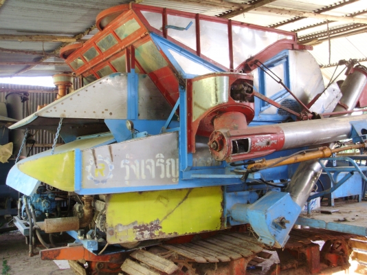 ขายด่วน รถเกี่ยวข้าว รุ้งเจริญการช่าง เครื่อง MITSU 210 แรงม้า โซ่ D2  49ข้อ ตัวเดิน 12HP  ลอนเลอร์ 10 ลูก ปั้มไดกิ้น 22 เครื่องดี เกี่ยวข้องไม่ติดปากติดคอ  สภาพพร้อมใช้งาน