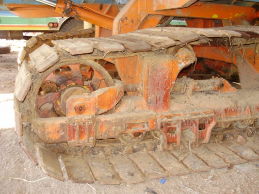 ขายด่วน รถเกี่ยวข้าว รุ้งเจริญการช่าง เครื่อง MITSU 210 แรงม้า โซ่ D2  49ข้อ ตัวเดิน 12HP  ลอนเลอร์ 10 ลูก ปั้มไดกิ้น 22 เครื่องดี เกี่ยวข้องไม่ติดปากติดคอ  สภาพพร้อมใช้งาน