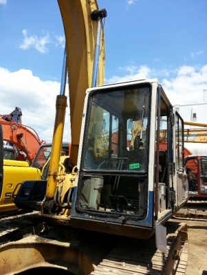 PC200-5-65620 ตอนนี้รถจอดที่(CSนวนคร)ครับ