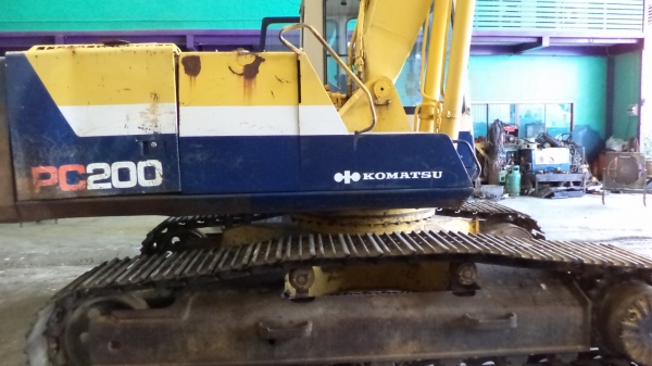 PC200-5-65620 ตอนนี้รถจอดที่(CSนวนคร)ครับ