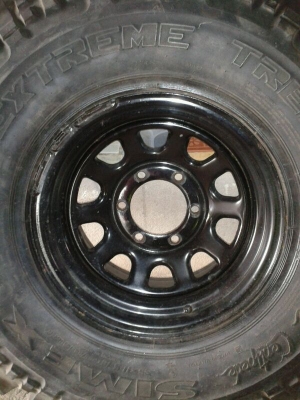 ขาย ยาง ตะขาบSimex 35x11.5R15พร้อมล้อลายRock 15x8-28 ขาย ยาง ตะขาบSimex 35x11.5R15พร้อมล้อลายRock 15x8-28