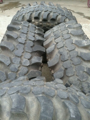 ขาย ยาง ตะขาบSimex 35x11.5R15พร้อมล้อลายRock 15x8-28 ขาย ยาง ตะขาบSimex 35x11.5R15พร้อมล้อลายRock 15x8-28