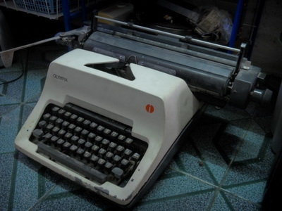 ขายพิมพ์ดีดโบราณ