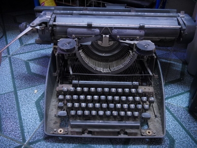 ขายพิมพ์ดีดโบราณ