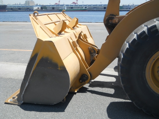 รถตักล้อยาง TCM 850-2-S16-00164  (เทียบเท่า WA300) สภาพสวย  นำเข้าจากญี่ปุ่น เพิ่งลงมาถึงไทย  สามารถดูรถได้ที่ C.S หลักสี่ โทร.081-373-0559