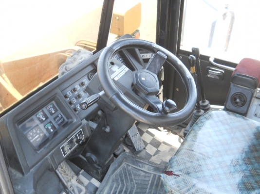 รถตักล้อยาง TCM 850-2-S16-00164  (เทียบเท่า WA300) สภาพสวย  นำเข้าจากญี่ปุ่น เพิ่งลงมาถึงไทย  สามารถดูรถได้ที่ C.S หลักสี่ โทร.081-373-0559