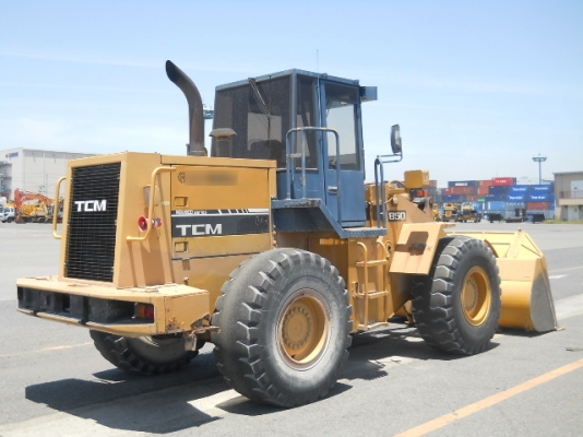 รถตักล้อยาง TCM 850-2-S16-00164  (เทียบเท่า WA300) สภาพสวย  นำเข้าจากญี่ปุ่น เพิ่งลงมาถึงไทย  สามารถดูรถได้ที่ C.S หลักสี่ โทร.081-373-0559