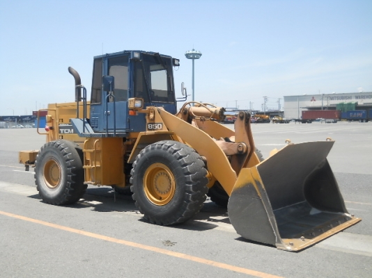 รถตักล้อยาง TCM 850-2-S16-00164  (เทียบเท่า WA300) สภาพสวย  นำเข้าจากญี่ปุ่น เพิ่งลงมาถึงไทย  สามารถดูรถได้ที่ C.S หลักสี่ โทร.081-373-0559