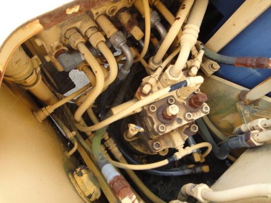 รถขุดดิน SK03-N2 หรือ SK60 มาร์ค ทรู  (มีลายน์ หัวเจาะ) สภาพสวย  ชั่วโมงใช้งานน้อย นำเข้าจากญี่ปุ่น เพิ่งมาถึงไทยเมื่อเร็ว ๆ นี้ โทร. 081-373-0559