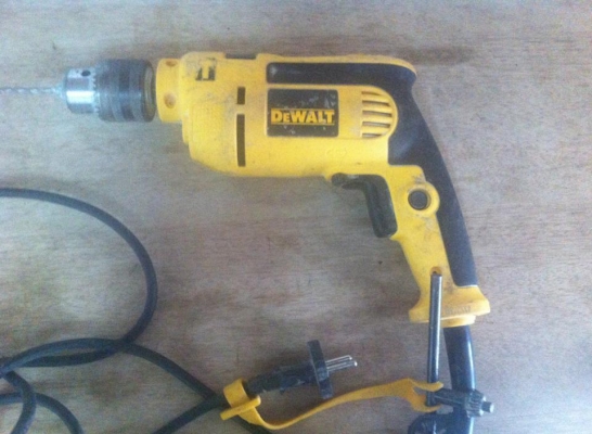 สว่านเจาะกระแทก Dewalt DWD024 สภาพใหม่ราคาถูก สว่านเจาะกระแทก Dewalt DWD024 สภาพใหม่ราคาถูก