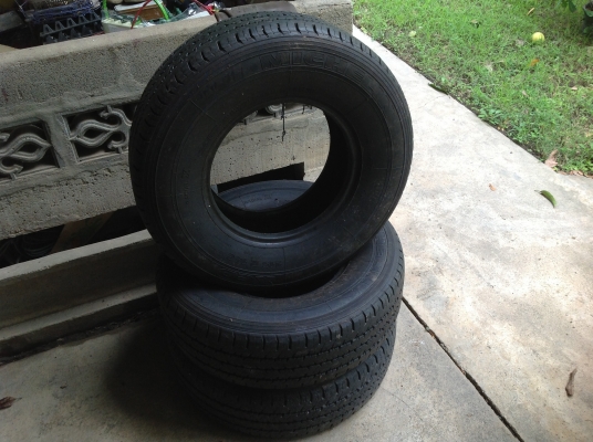 ขาย ยาง 215 R 14 MICHELIN ปี 2012 สวยๆ ขาย ยาง 215 R 14 MICHELIN ปี 2012 สวยๆ