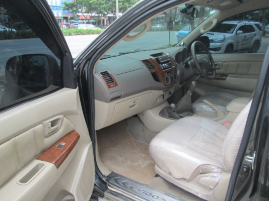 vigo 3.0G MT 4WD Double Cab สีดำ ปี2005