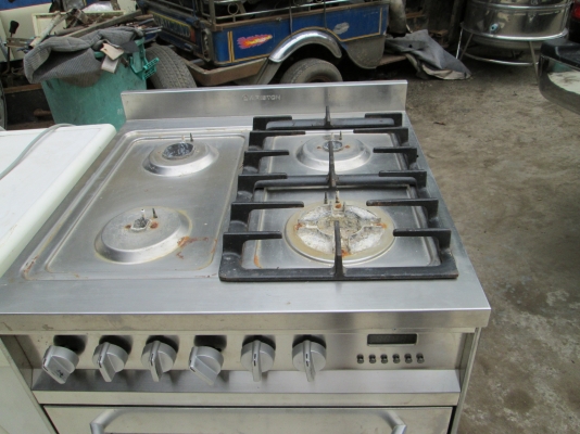 มาจากบ้านแถวดอนเมือง   น้ำท่วมครับ   3 ตู้ ขายกันแบบแฟร์ๆครับ