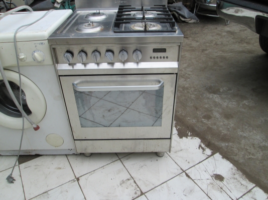 มาจากบ้านแถวดอนเมือง   น้ำท่วมครับ   3 ตู้ ขายกันแบบแฟร์ๆครับ