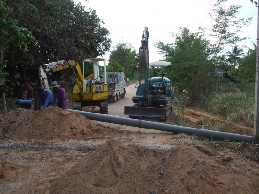 ขายยกชุด 3 คัน แบคโฮ 2 คัน เทเลอร์ 1 คัน หัวแย๊ก 1 ชุด บุ้งกี๋ ขนาด30 ซม.2ใบ บุ้งกี๋ขนาด 50ซม 2ใบ บุ้งกี๋ขนาด 80 ซม 2ใบ