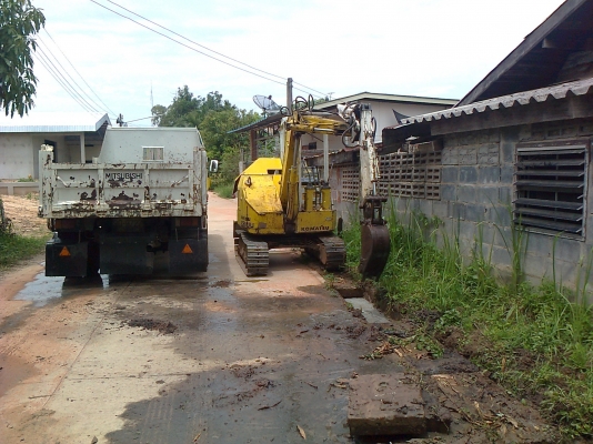 ขายยกชุด 3 คัน แบคโฮ 2 คัน เทเลอร์ 1 คัน หัวแย๊ก 1 ชุด บุ้งกี๋ ขนาด30 ซม.2ใบ บุ้งกี๋ขนาด 50ซม 2ใบ บุ้งกี๋ขนาด 80 ซม 2ใบ