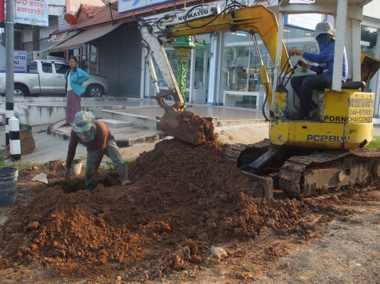 ขายยกชุด 3 คัน แบคโฮ 2 คัน เทเลอร์ 1 คัน หัวแย๊ก 1 ชุด บุ้งกี๋ ขนาด30 ซม.2ใบ บุ้งกี๋ขนาด 50ซม 2ใบ บุ้งกี๋ขนาด 80 ซม 2ใบ