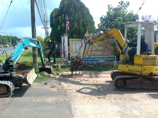 ขายยกชุด 3 คัน แบคโฮ 2 คัน เทเลอร์ 1 คัน หัวแย๊ก 1 ชุด บุ้งกี๋ ขนาด30 ซม.2ใบ บุ้งกี๋ขนาด 50ซม 2ใบ บุ้งกี๋ขนาด 80 ซม 2ใบ