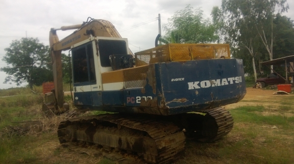komutsu pc-200-3 s/n 368xx สภาพพร้อมใช้งานโซ่ใหม่สภาพ95เปอร์เซ็นไม่มีเอกสารเอวแน่น ราคา550,000 (ด่วน)ครื่องมิตซู6D15
