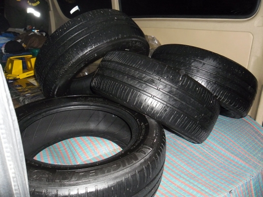 ขายยางขอบMICHELIN215/60/R16ปี12 ขายยางขอบMICHELIN215/60/R16ปี12