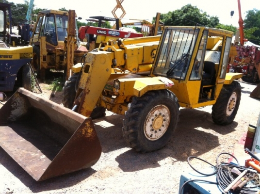 รถตัก/คีบอ้อยแบบหมุนได้รอบ ford 735 บูมยืด 8ม. ยกได้3.5 ตัน