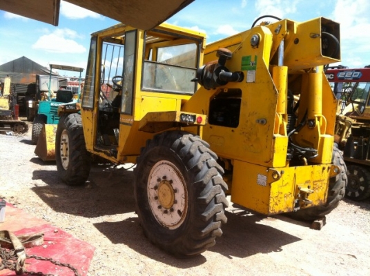 รถตัก/คีบอ้อยแบบหมุนได้รอบ ford 735 บูมยืด 8ม. ยกได้3.5 ตัน