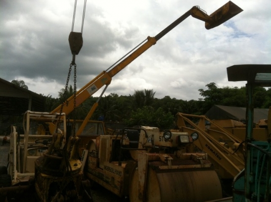 รถตัก/คีบอ้อยแบบหมุนได้รอบ ford 735 บูมยืด 8ม. ยกได้3.5 ตัน