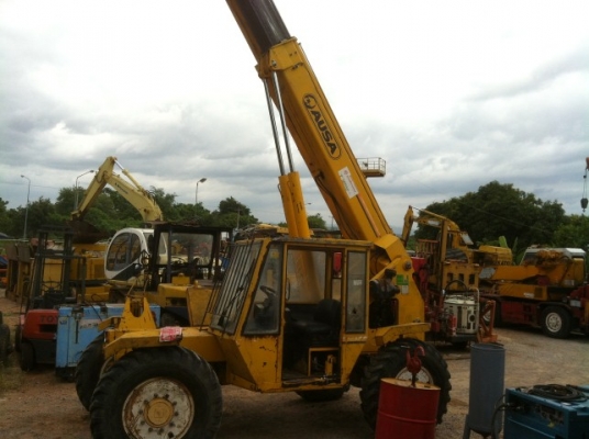 รถตัก/คีบอ้อยแบบหมุนได้รอบ ford 735 บูมยืด 8ม. ยกได้3.5 ตัน