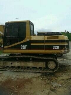 ขายCAT 320V2 สภาพสวยพร้อมใช้ ราคาต่อรองได้ ติดต่อได้ที่คุณอ๊อฟ พิจิตร 086-737-9991