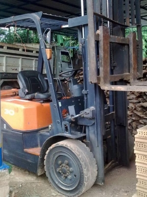 รถฟอร์คลิฟต์ 3 ตัน  สนใจติดต่อ 081 - 6079515