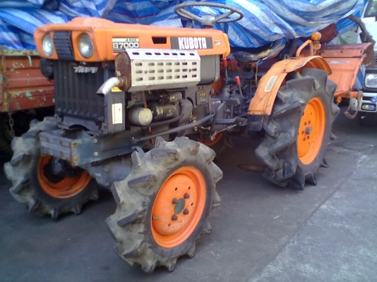 ขายรถไถเล็ก Kubota รุ่น B7000 4x4WD เก่านอกไม่เคยใช้งานในไทย