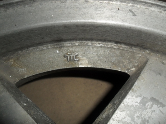 แม๊กรถเก๋งขาย 4 ล้อ