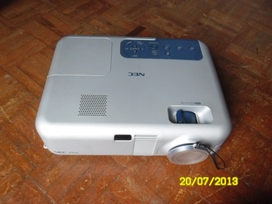 เครื่องโปรเจ็กเตอร์ (Projetor)