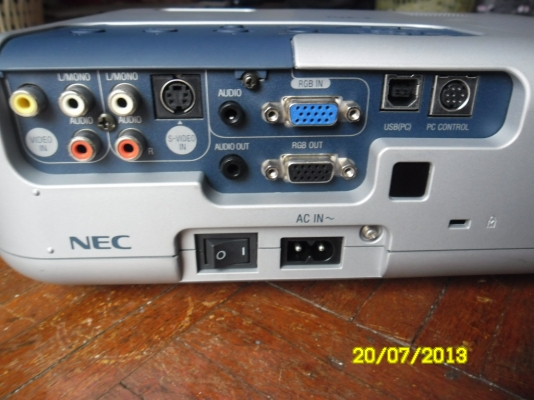 เครื่องโปรเจ็กเตอร์ (Projetor)