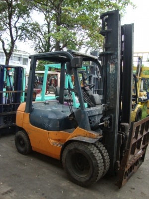 ขายรถโฟล์คลิฟท์  TOYOTA  7FD25  เครื่องยนต์ดีเซล  เสาสูง  4 เมตร  เกียร์ธรรมดา  ฮิ้งโฟล์ค