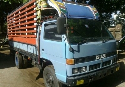 ISUZU หกล้อ NPR115 59L (4BD1) ปี 39 เกียรใหม่ ช่วงล่างใหญ่ ยางดี 4 เส้น พวงมาลัยเพาเวอร์ เฟื่องท้ายใหญ่ เกียรใหญ่ รถวิ่งสับปะรด 430,000
