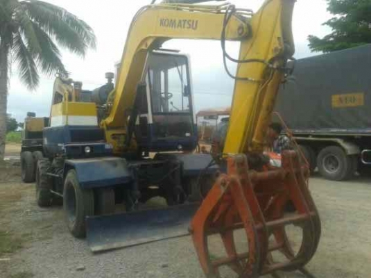แบคโฮล้อยาง KOMATSU PW 60-3 ติดหัวคีบอ้อย มี2คัน แบคโฮล้อยาง KOMATSU PW 60-3 ติดหัวคีบอ้อย มี2คัน
