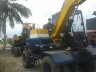 แบคโฮล้อยาง KOMATSU PW 60-3 ติดหัวคีบอ้อย มี2คัน แบคโฮล้อยาง KOMATSU PW 60-3 ติดหัวคีบอ้อย มี2คัน