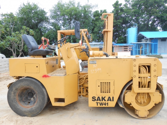 รถบด  SAKAI  TW41