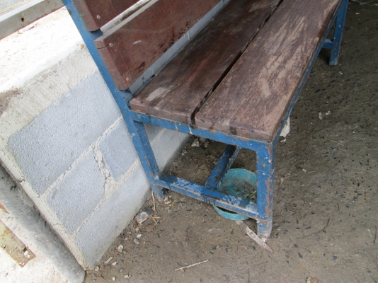 ม้ายาวนั่งได้หลายคน  ไม้เต็งเนื้อแข็งยาวแผ่นเดียว  แข็งแรงมาก