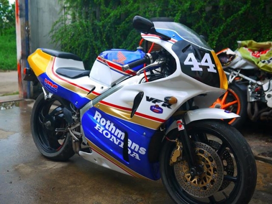 ขาย Nc30 แฟริ่งแต่ง RVF พร้อมทะเบียนแท้จัดไฟแนนท์ได้ เครื่องเปลี่ยนใหม่แล้วแจ้งลงเล่มเรียบร้อย พร้อมท่อสูตร ล้อหลังขอบ 17 สีทำมาใหม่สดๆร้อนๆ ขายราคา 92000 by 400 Club Thailand www.400clubthailand.com 0803355484