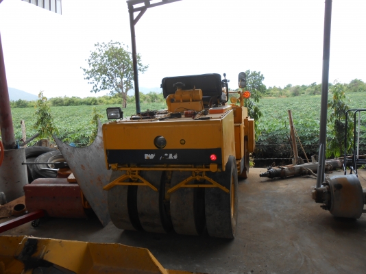 รถบดล้อยาง BROMAX 4 TON รถสภาพสวย เก่านอก รถบดล้อยาง BROMAX 4 TON รถสภาพสวย เก่านอก