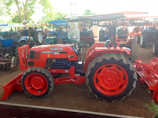 ขายด่วน !! รถไถคูโบต้า M 5000 สวยสภาพเดิมๆ พร้อมผานตราช้าคูโบต้า และโลตาลี่ตราช้างคูโบต้ากว้าง 2 เมตร ราคาต่อคุยกันได้ครับ