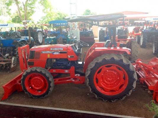 ขายด่วน !! รถไถคูโบต้า M 5000 สภาพ สวย พร้อมผานตราช้าคูโบต้า และโลตาลี่ตราช้างคูโบต้ากว้าง 2 เมตร ราคาต่อคุยกันได้ครับ