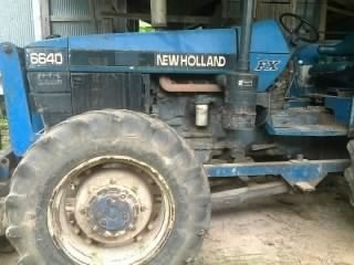 FORD 6640 - 2 เพลา รถสภาพดีเดิมๆพร้อมทำงานได้เลยครับ อุปกรณ์ครบพร้อม มีใบมีดดันหน้า ผานพรวนดิน 7 เครื่องแห้งแรงดีไม่เยิ้ม ระบบไฮดรอลิกส์ของเหลวไม่แตกไม่รั่วซึ่มแห้งดีรอบคัน ช่วงล่างแน่น ยางสภาพดีหน้าหลังประมาณ 60\% พร้อมทำงาน เอกสารครบ ราคาต่อรองได้ครับ