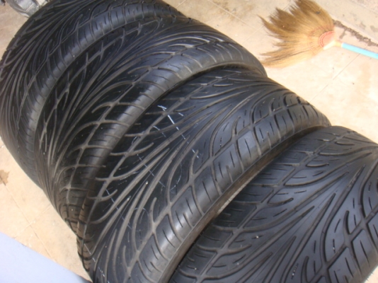 ขายยาง Sunny ปี12 ขนาด 245/35/20