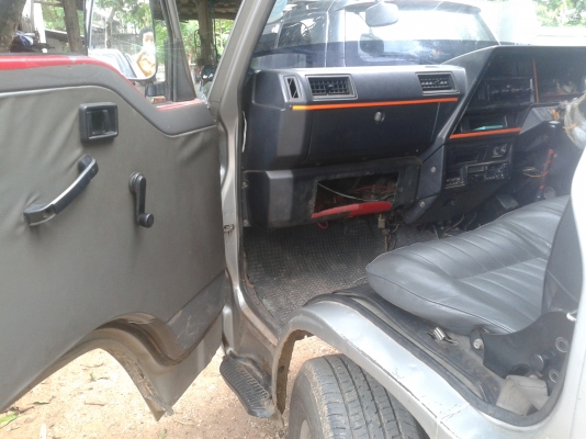 ขายรถตู้ NISSUN URVAN ปี 1992 เครื่องดี แอร์เย็น รถสวยใช้งาน พร้อมโอน พร้อมใช้งาน....