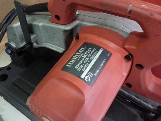 แท่นตัดไฟเบอร์ยี่ห้อ maktec รุ่นmt241 สภาพดีๆพร้อมใช้งานครับ