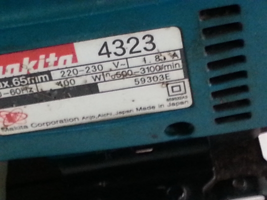 เลื่อยจิ๊กซอร์ยี่ห้อmakita รุ่น 4323 สภาพพร้อมใช้งานครับ